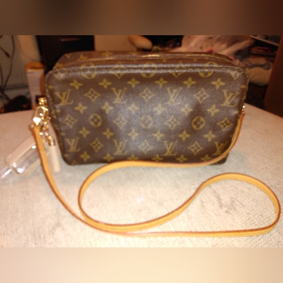 Louis Vuitton crossbody bag - Picture 12 of 16